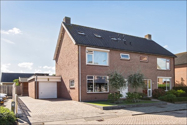 Raadhuisstraat 29, Leerbroek